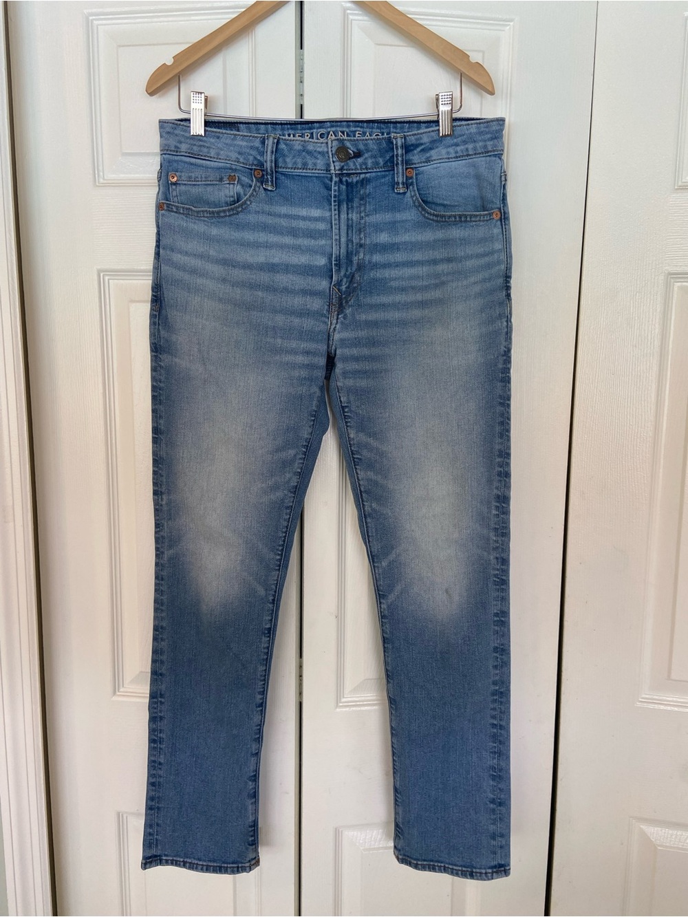 American Eagle Outfitters Light Wash Men’s Slim Straight Jeans